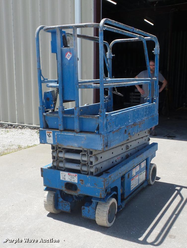 image for item BI9514 1999 Genie GS-1930 scissor lift