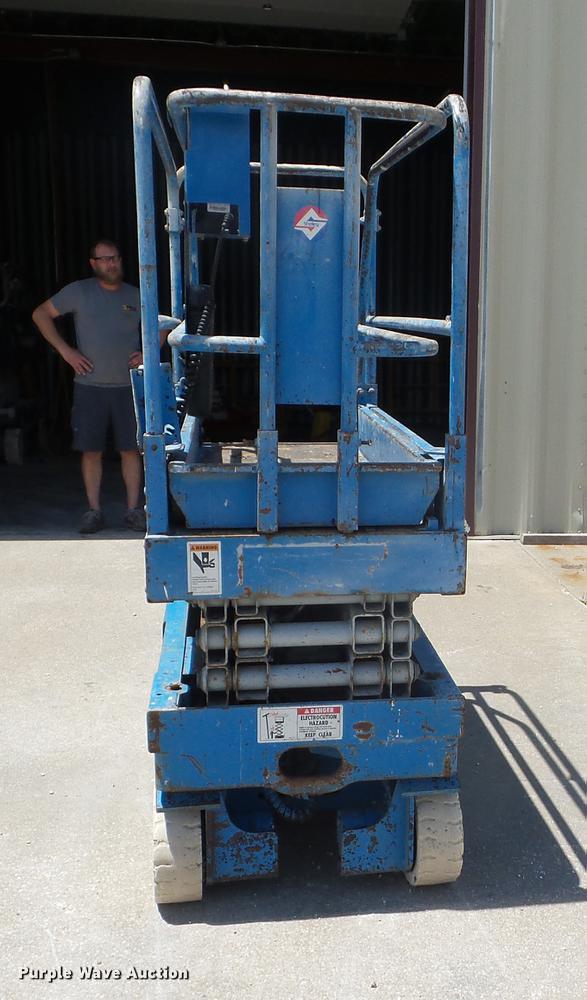 image for item BI9514 1999 Genie GS-1930 scissor lift