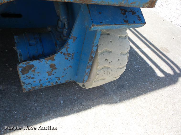 image for item BI9514 1999 Genie GS-1930 scissor lift