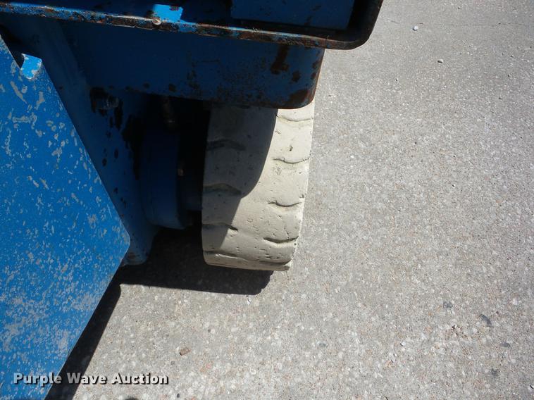 image for item BI9514 1999 Genie GS-1930 scissor lift