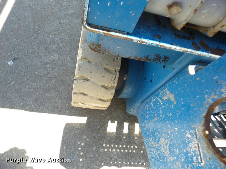 image for item BI9514 1999 Genie GS-1930 scissor lift