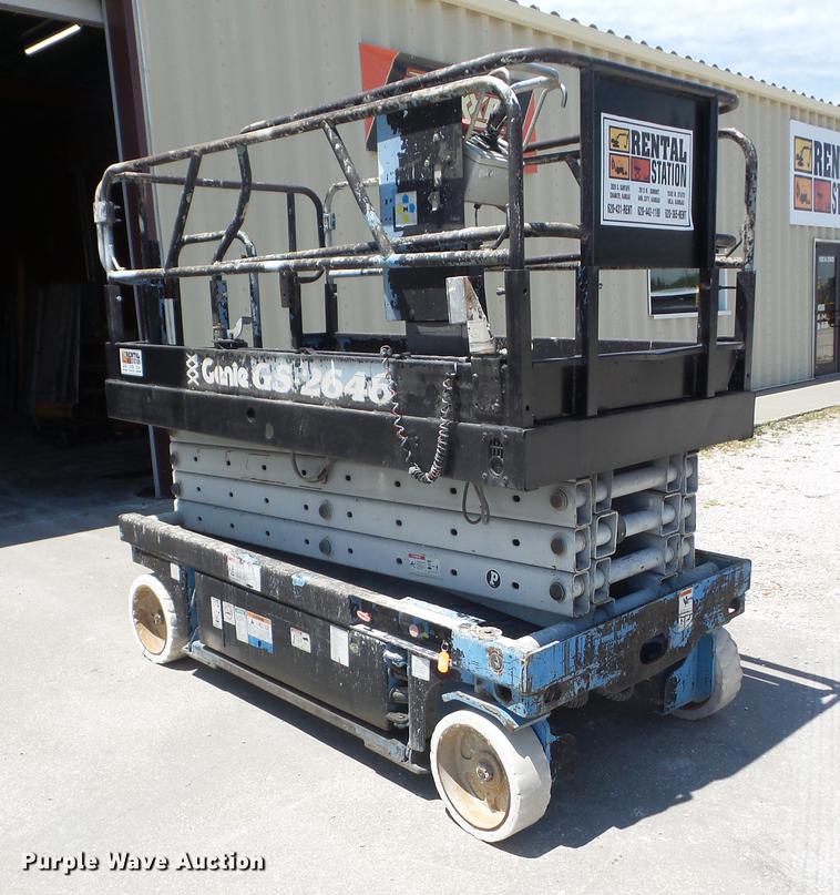 image for item BI9515 1998 Genie GS-2646 scissor lift