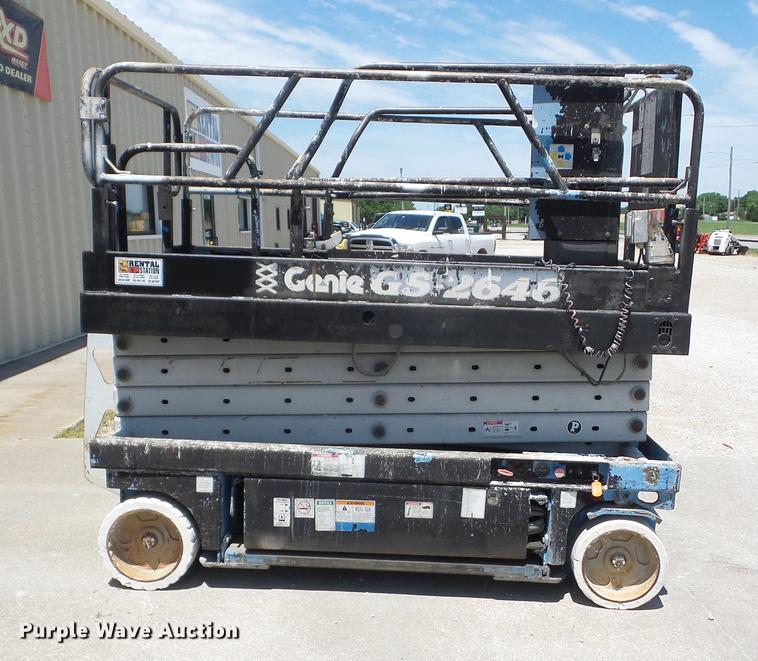 image for item BI9515 1998 Genie GS-2646 scissor lift