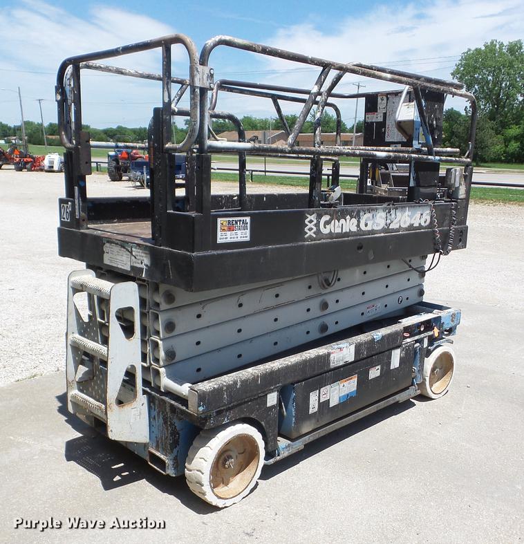 image for item BI9515 1998 Genie GS-2646 scissor lift