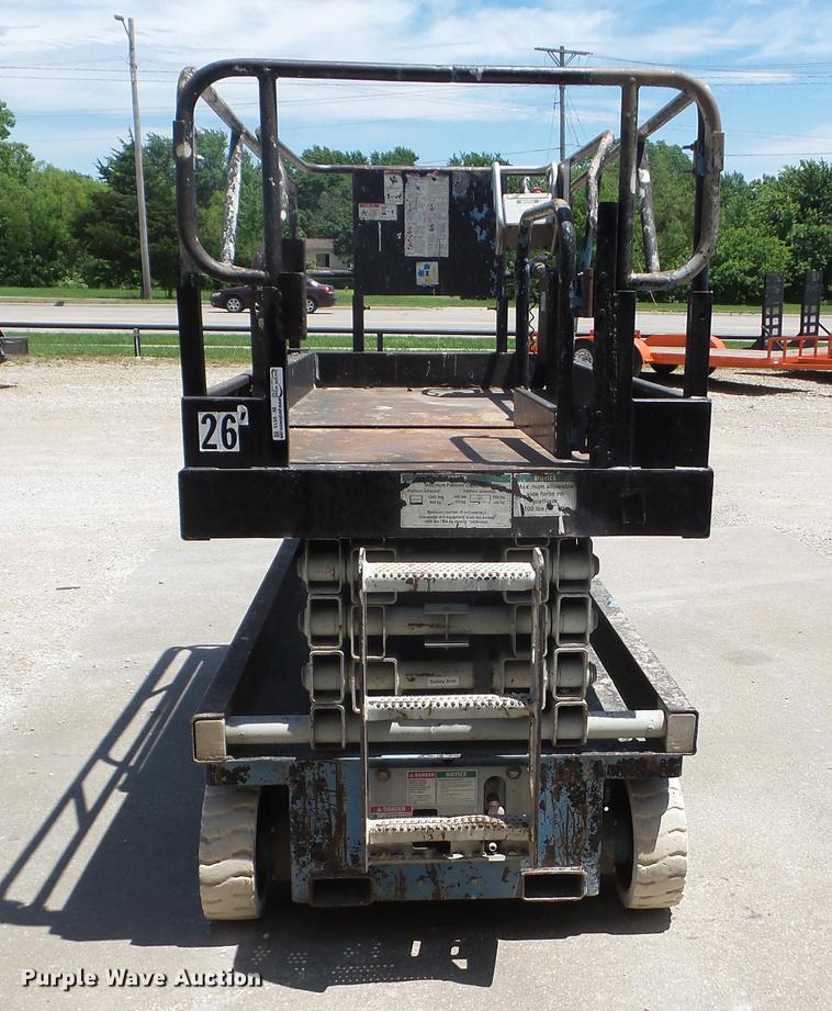 image for item BI9515 1998 Genie GS-2646 scissor lift