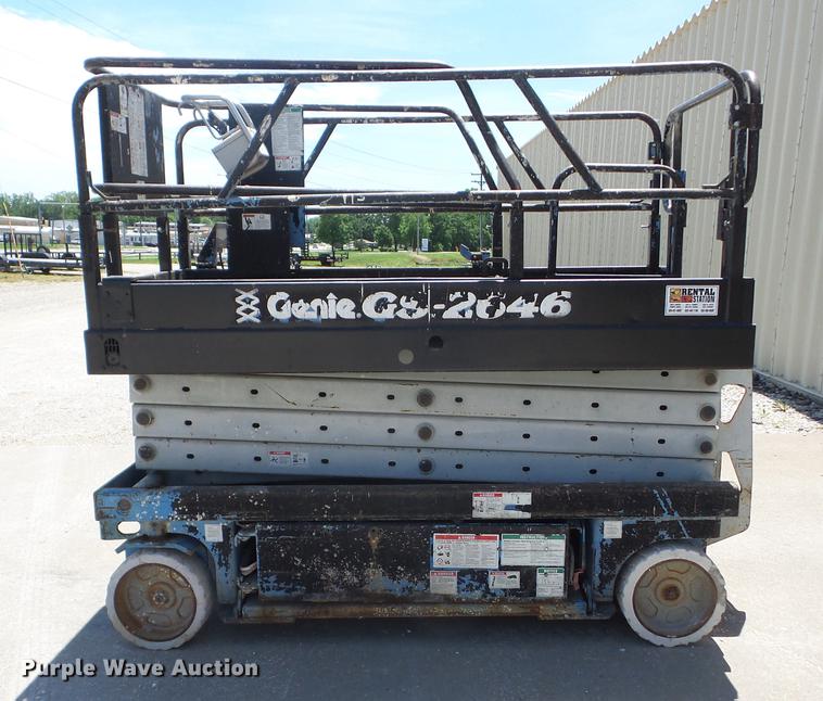 image for item BI9515 1998 Genie GS-2646 scissor lift