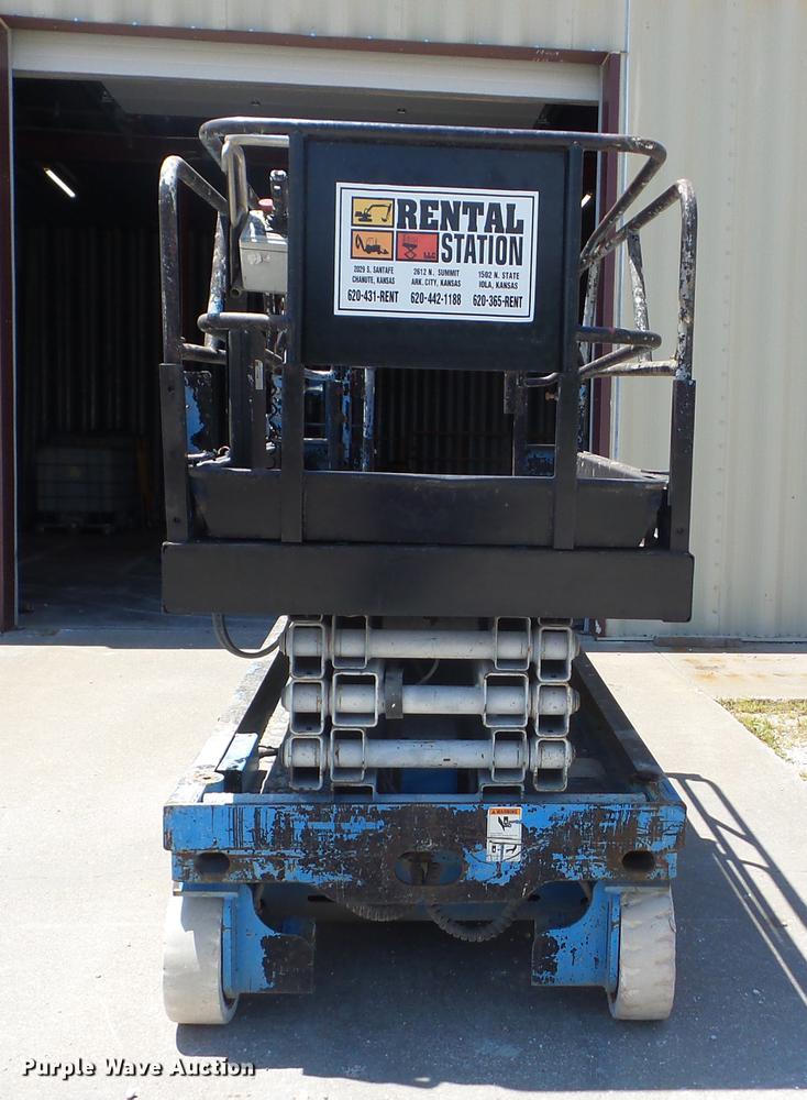 image for item BI9515 1998 Genie GS-2646 scissor lift