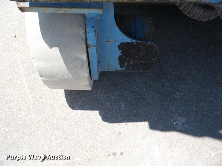 image for item BI9515 1998 Genie GS-2646 scissor lift