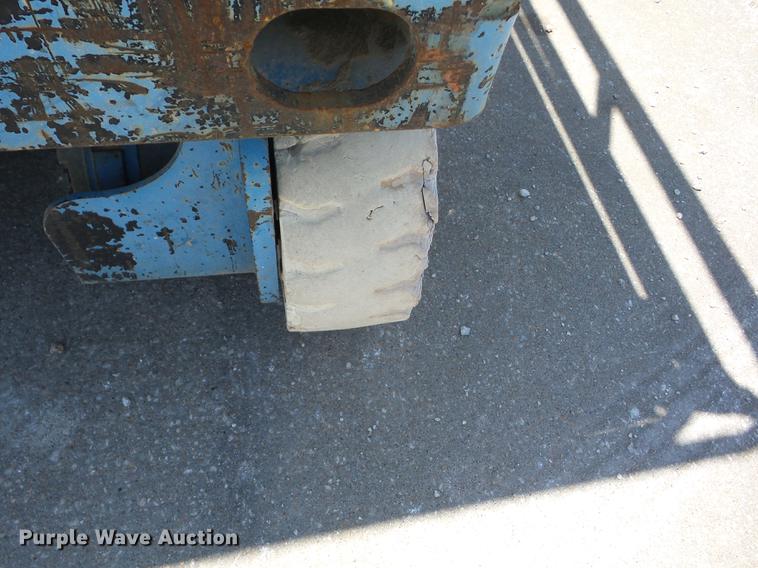 image for item BI9515 1998 Genie GS-2646 scissor lift