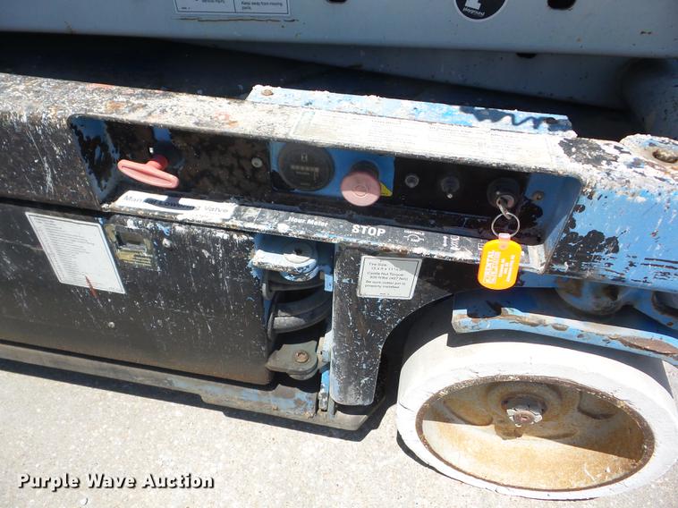 image for item BI9515 1998 Genie GS-2646 scissor lift