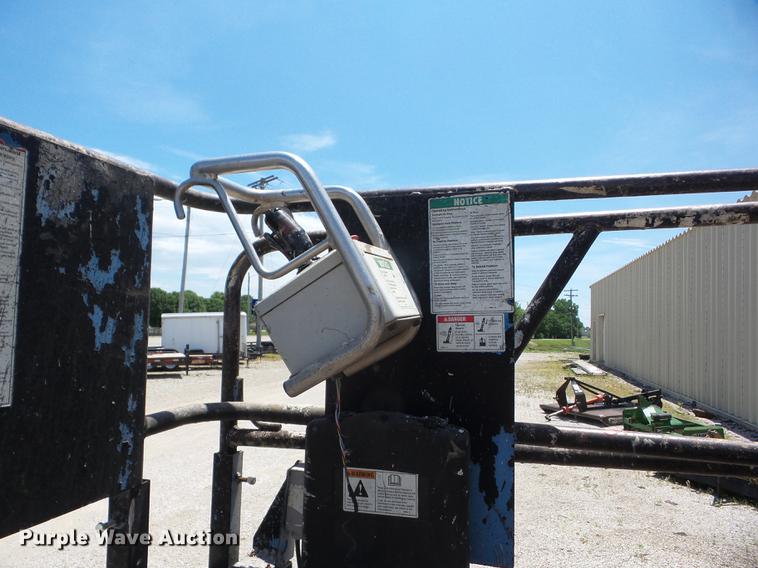 image for item BI9515 1998 Genie GS-2646 scissor lift