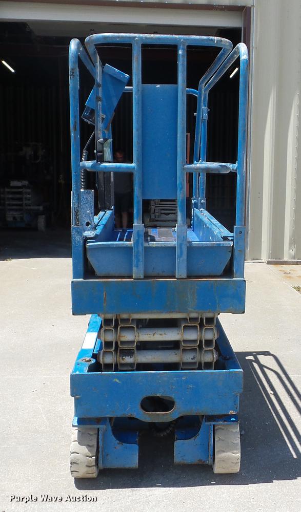 image for item BI9517 1999 Genie GS-1930 scissor lift