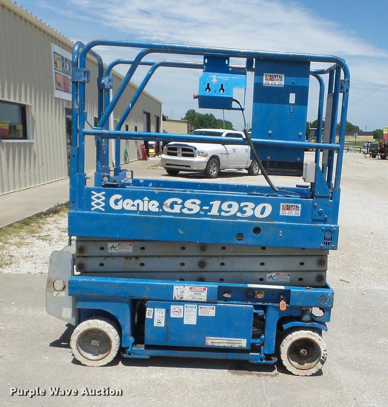 image for item BI9517 1999 Genie GS-1930 scissor lift