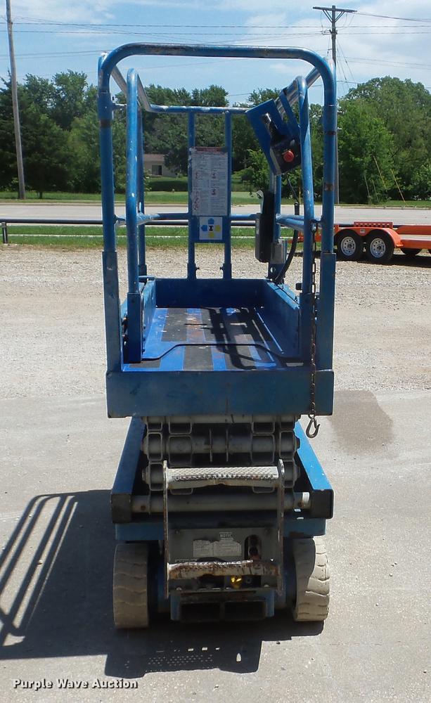 image for item BI9517 1999 Genie GS-1930 scissor lift
