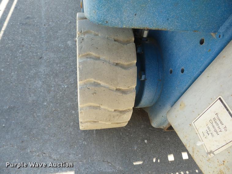 image for item BI9517 1999 Genie GS-1930 scissor lift