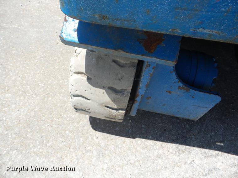 image for item BI9517 1999 Genie GS-1930 scissor lift