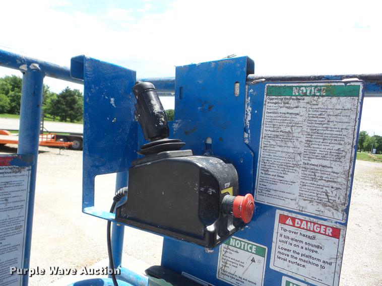 image for item BI9517 1999 Genie GS-1930 scissor lift