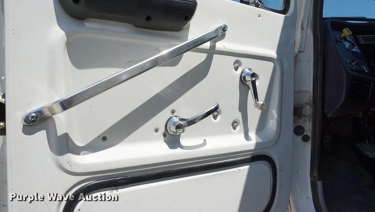 image for item DB6009 1996 Ford LN7000 crane truck