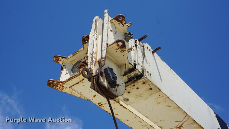 image for item DB6009 1996 Ford LN7000 crane truck