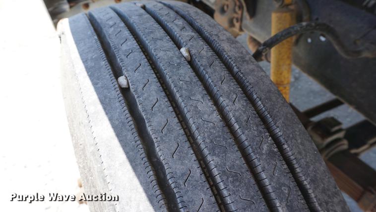 image for item DB6009 1996 Ford LN7000 crane truck