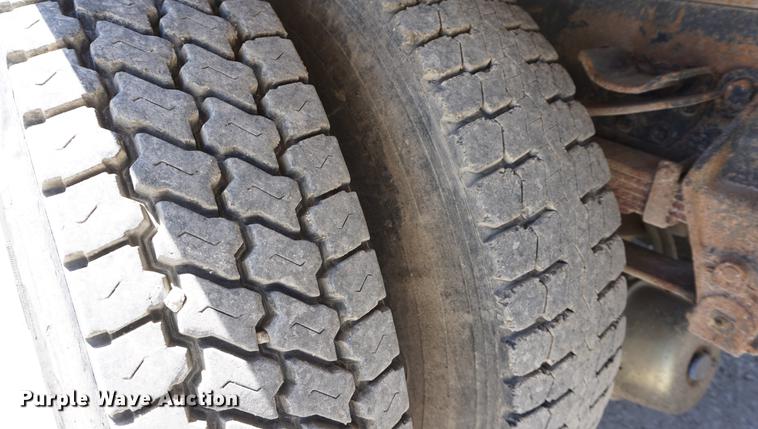 image for item DB6009 1996 Ford LN7000 crane truck