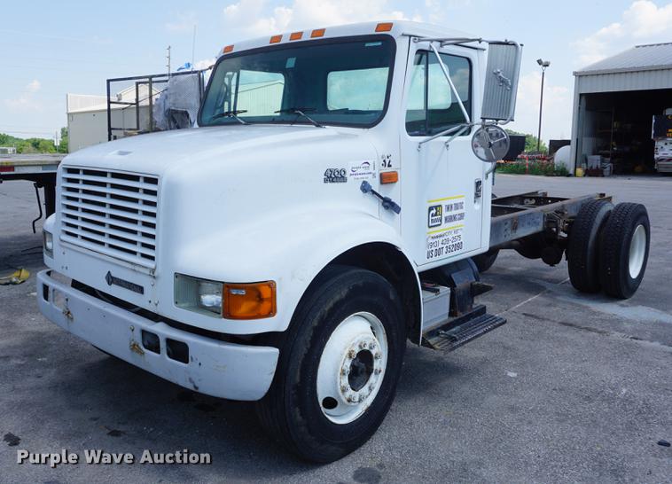 image for item DB6018 1996 International 4700 truck cab and chassis