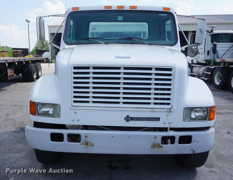 image for item DB6018 1996 International 4700 truck cab and chassis