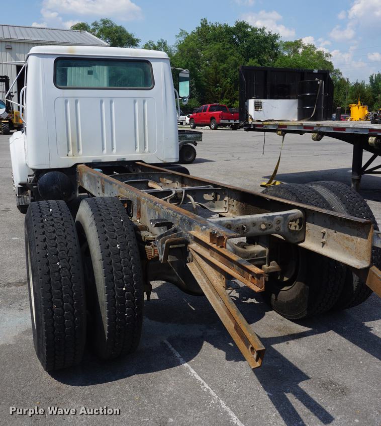 image for item DB6018 1996 International 4700 truck cab and chassis