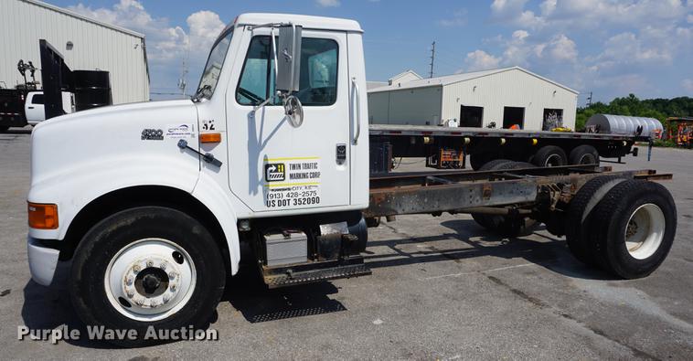 image for item DB6018 1996 International 4700 truck cab and chassis