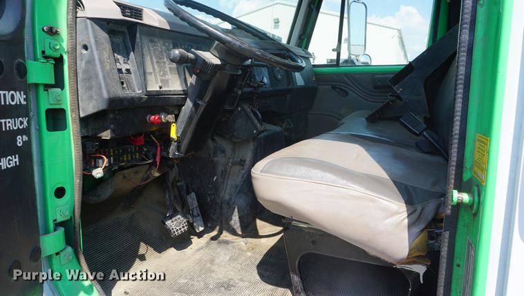 image for item DB6018 1996 International 4700 truck cab and chassis