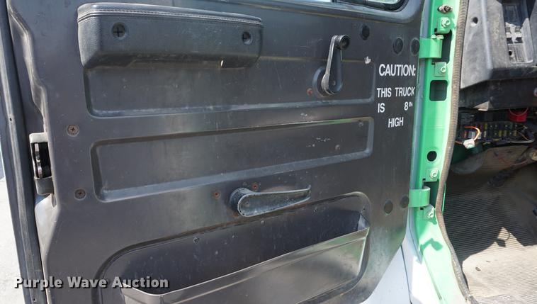 image for item DB6018 1996 International 4700 truck cab and chassis