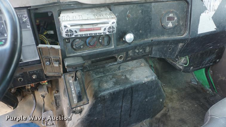 image for item DB6018 1996 International 4700 truck cab and chassis