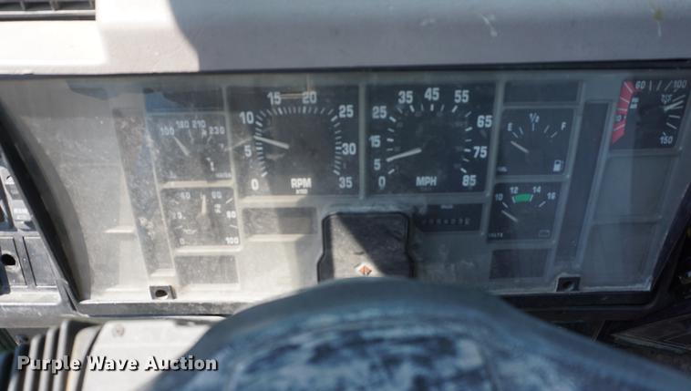 image for item DB6018 1996 International 4700 truck cab and chassis