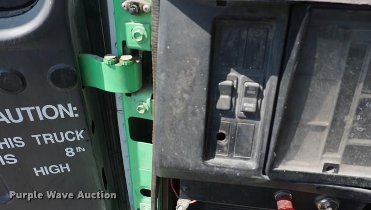 image for item DB6018 1996 International 4700 truck cab and chassis