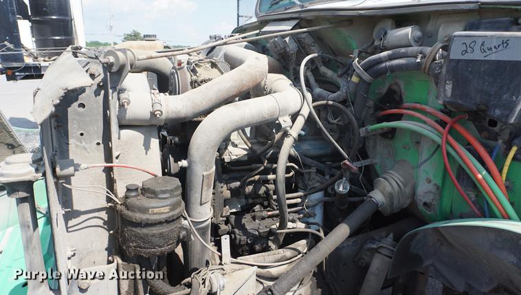 image for item DB6018 1996 International 4700 truck cab and chassis