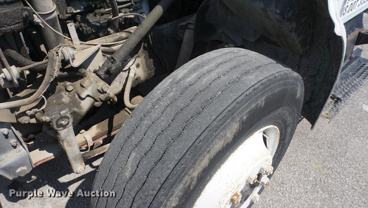 image for item DB6018 1996 International 4700 truck cab and chassis