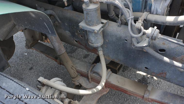 image for item DB6018 1996 International 4700 truck cab and chassis