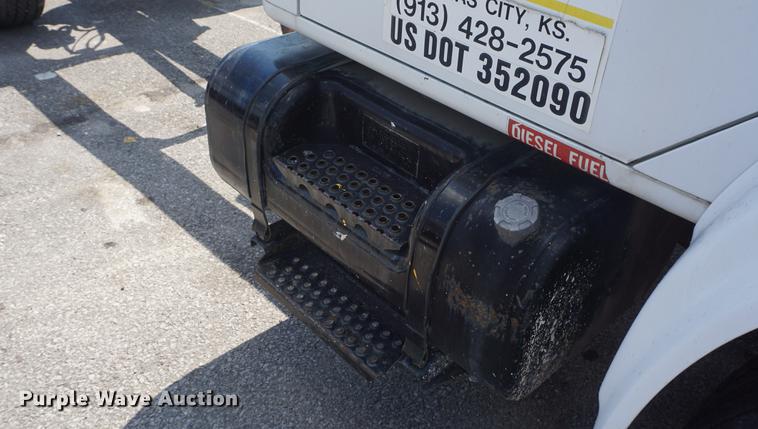 image for item DB6018 1996 International 4700 truck cab and chassis