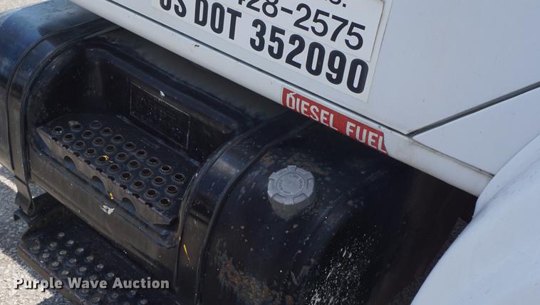 image for item DB6018 1996 International 4700 truck cab and chassis