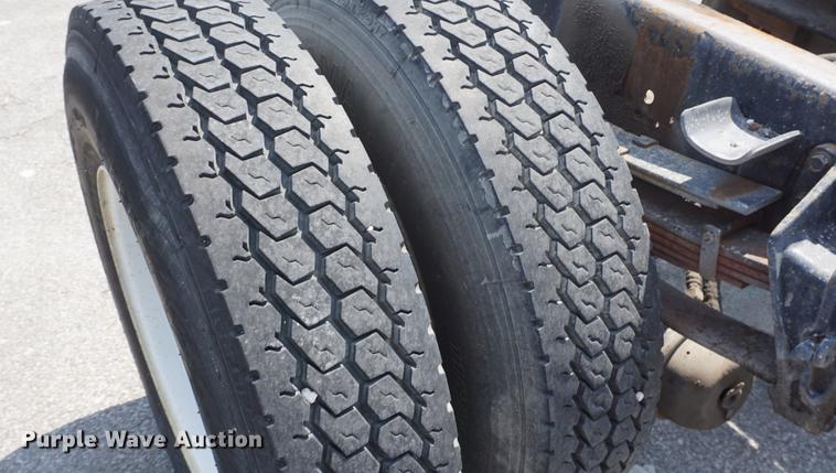 image for item DB6018 1996 International 4700 truck cab and chassis