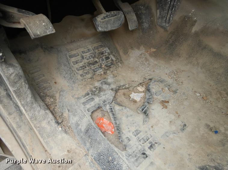 image for item DB8465 2011 Ford F450 Super Duty XL flatbed truck