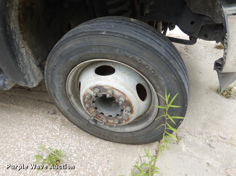 image for item DB8465 2011 Ford F450 Super Duty XL flatbed truck