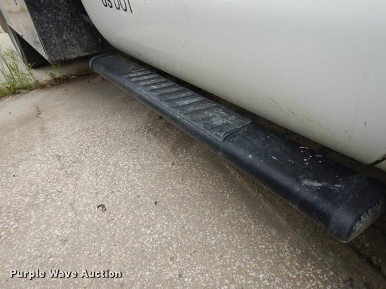 image for item DB8465 2011 Ford F450 Super Duty XL flatbed truck