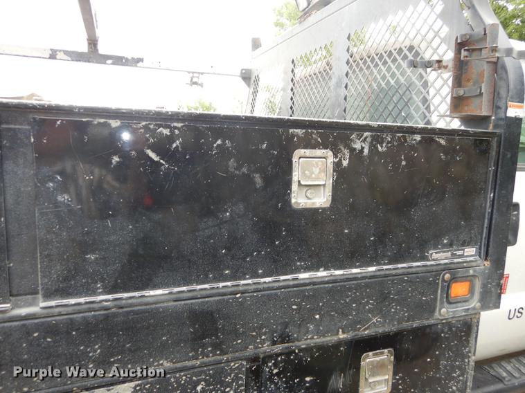 image for item DB8465 2011 Ford F450 Super Duty XL flatbed truck