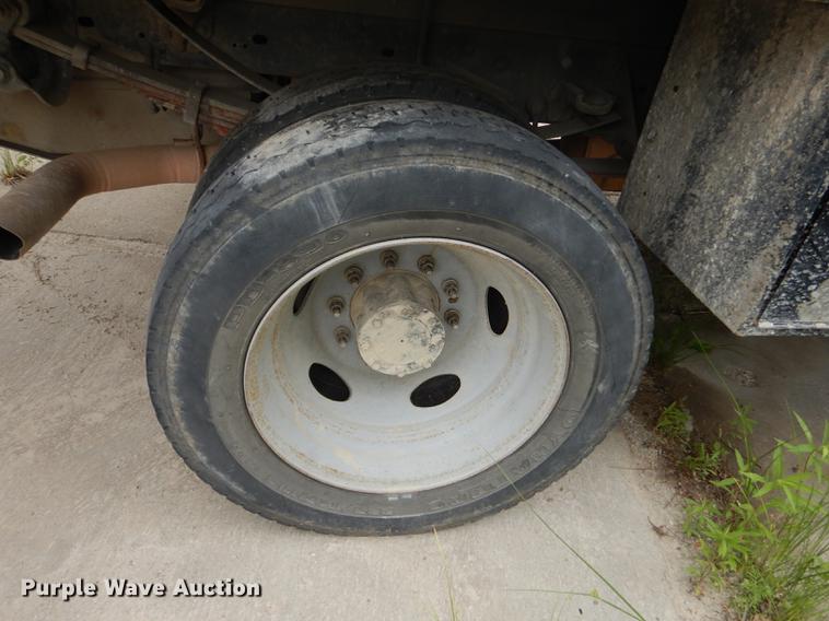 image for item DB8465 2011 Ford F450 Super Duty XL flatbed truck