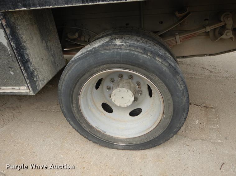 image for item DB8465 2011 Ford F450 Super Duty XL flatbed truck