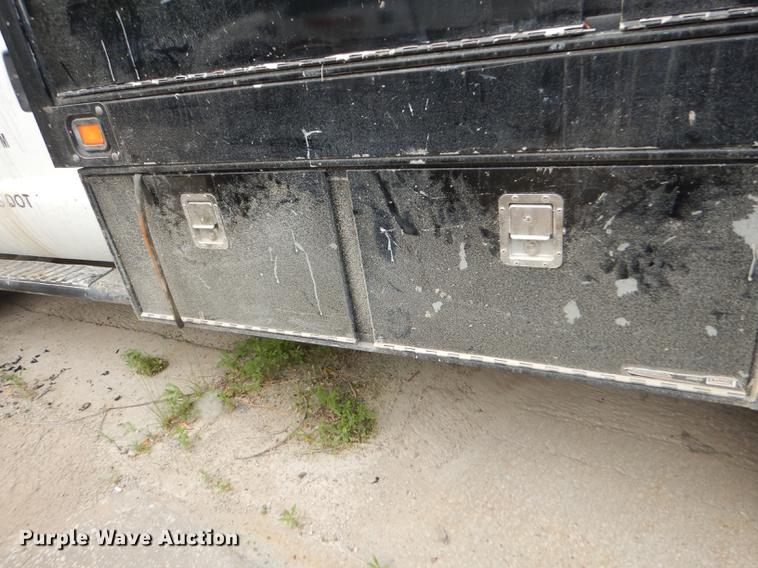 image for item DB8465 2011 Ford F450 Super Duty XL flatbed truck