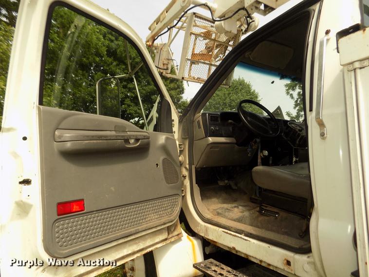 image for item DB8731 2000 Ford F650 Super Duty XL cable placer bucket truck