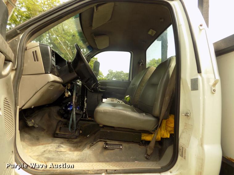 image for item DB8731 2000 Ford F650 Super Duty XL cable placer bucket truck