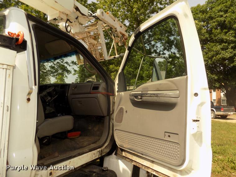 image for item DB8731 2000 Ford F650 Super Duty XL cable placer bucket truck